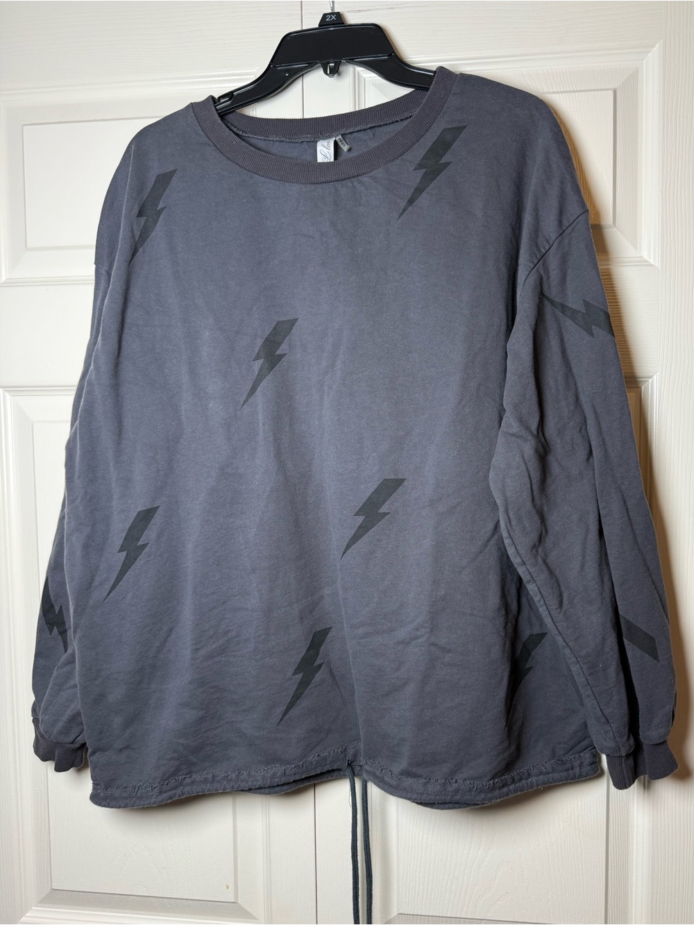 L Love Lighting Bolt Long Sleeve Pullover‎ Top